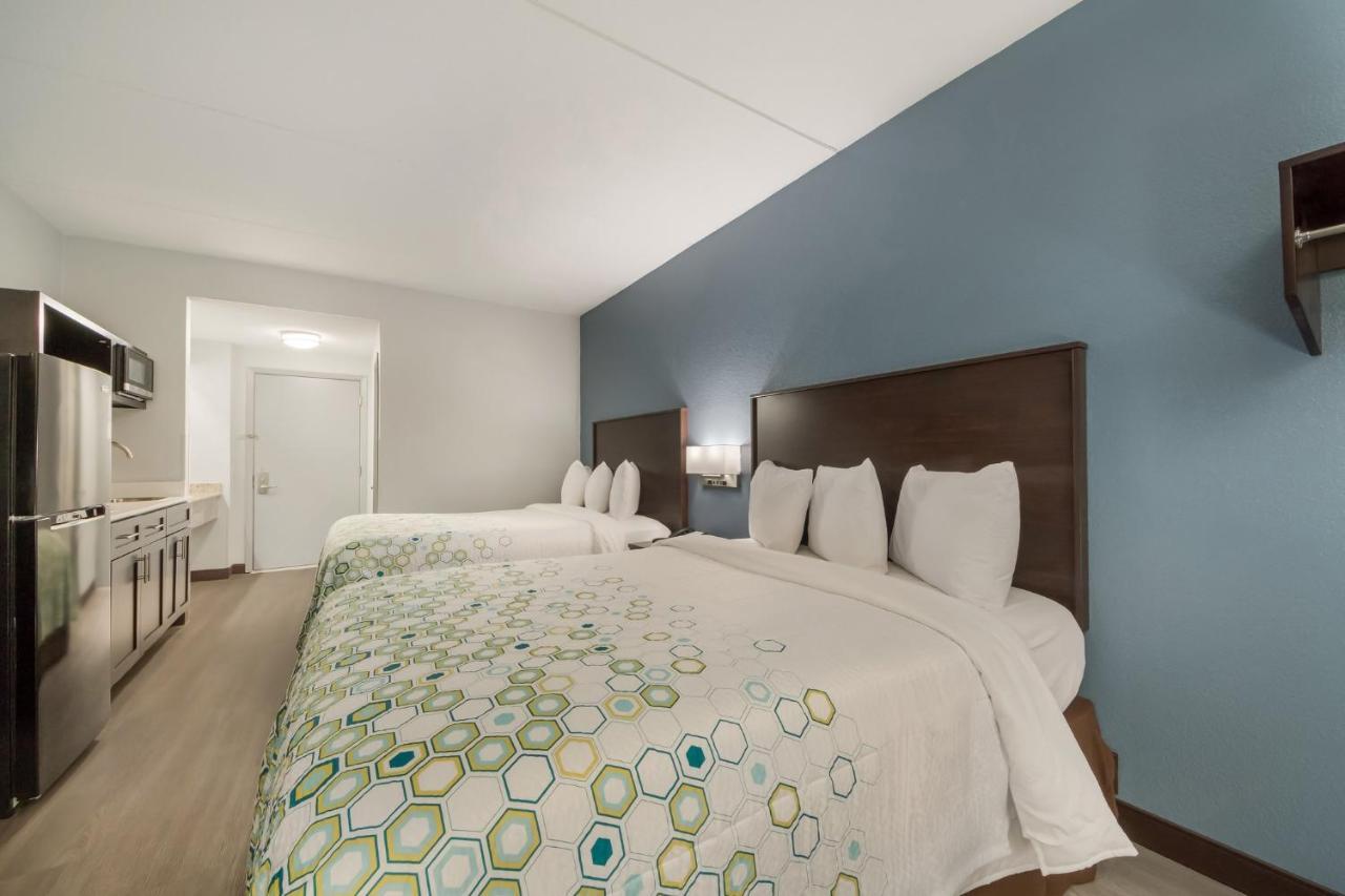 Hometowne Studios By Red Roof San Antonio - Seaworld Northwest Exterior photo